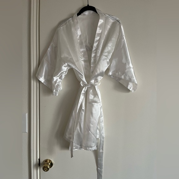 Short Sleeve Bridal Robe - Picture 8 of 10